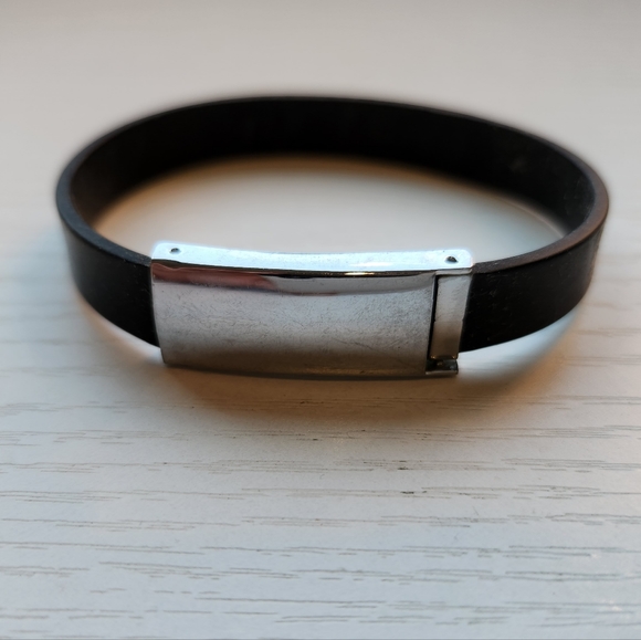 Necklace with Cross and Black Rubber like bracelet with Silver Band. - Picture 4 of 4